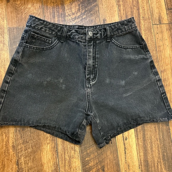 Women’s Black Grey Distressed Jean Shorts size Large. - Picture 7 of 7